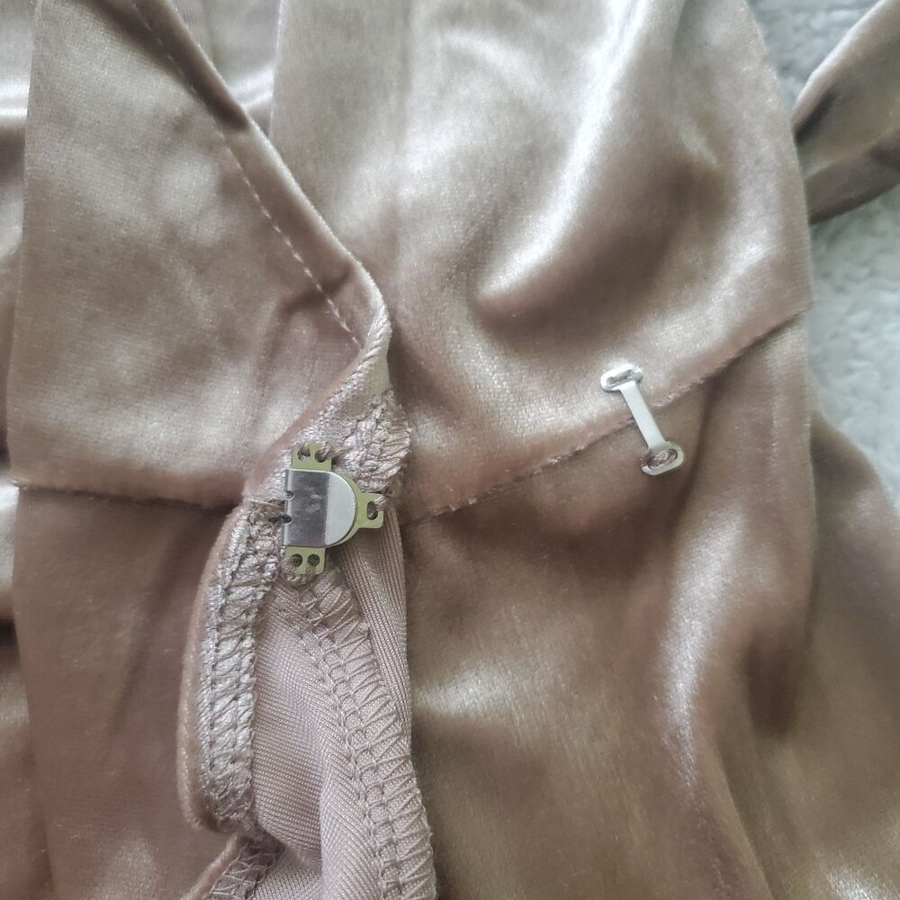 Bb Dakota women mini dress Size Large sleeveless Pale Gold Wrap Ruffle Velvet - Picture 12 of 16